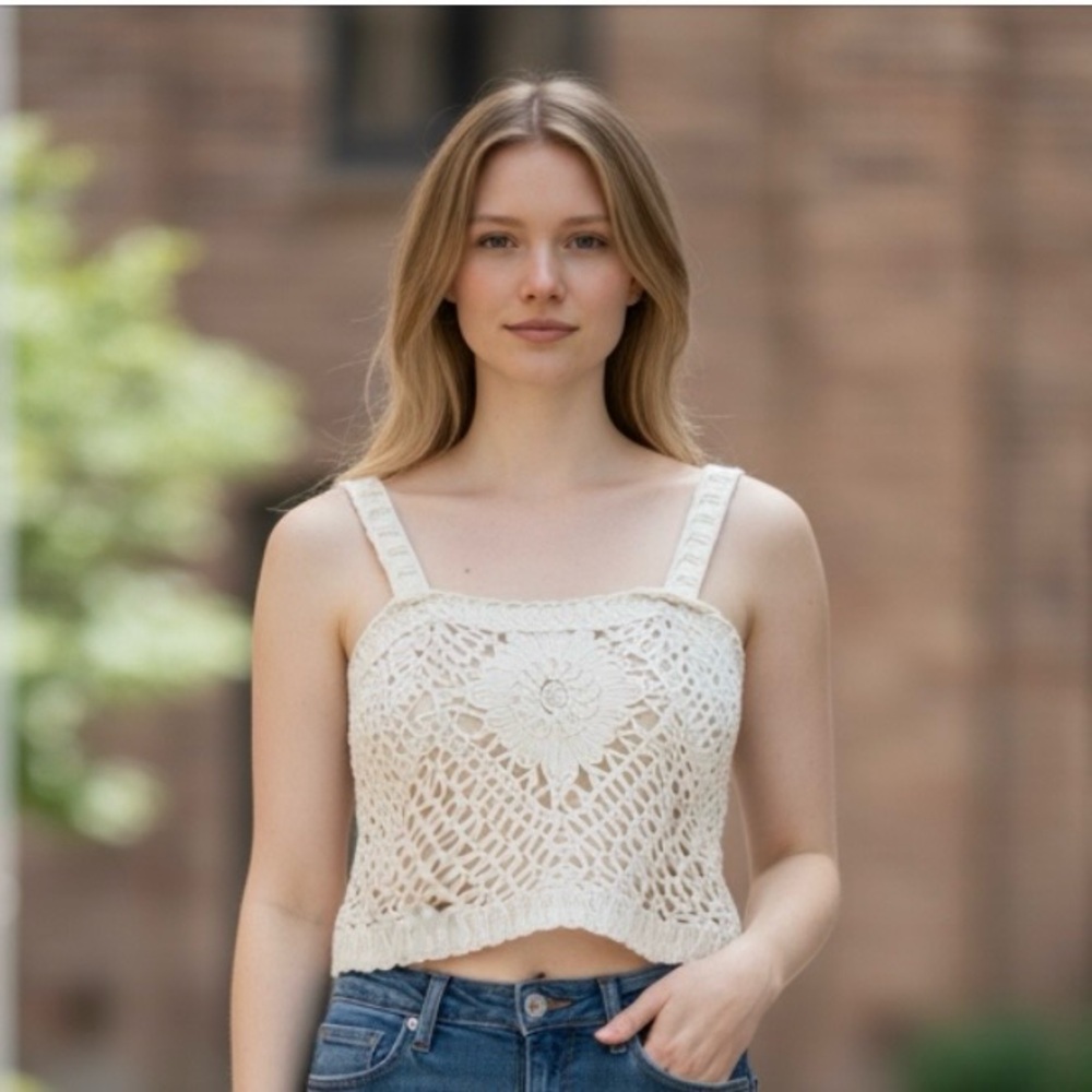 Chelsea & Violet Cream Crochet‎ Crop Top